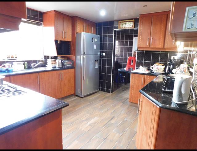 4 BEDROOM HOUSE FOR SALE IN ARENA PARK